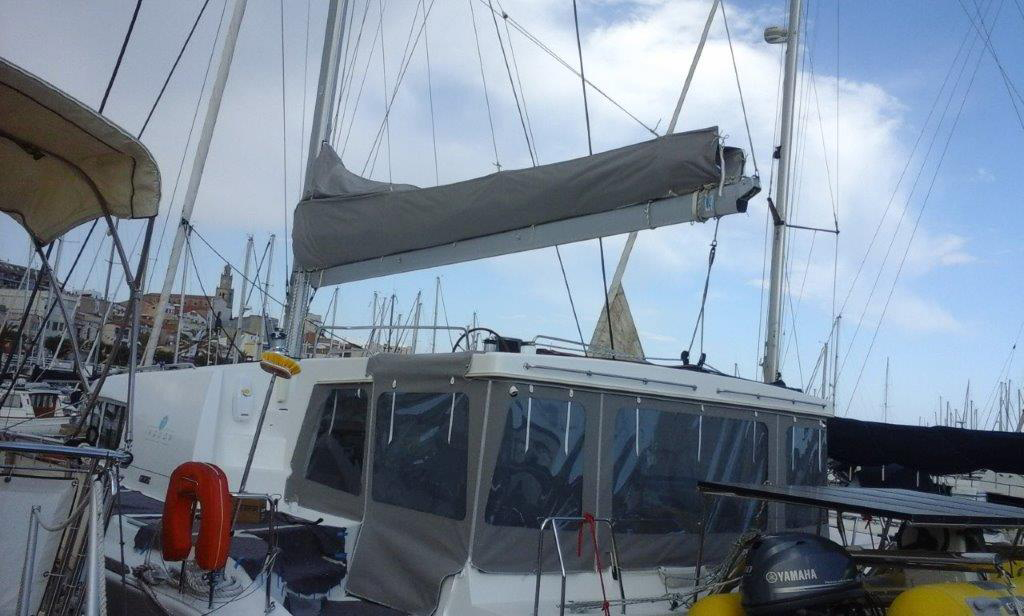 Cerramiento de invierno para bañera de popa - Sunbrella Plus y ventanas Renolit